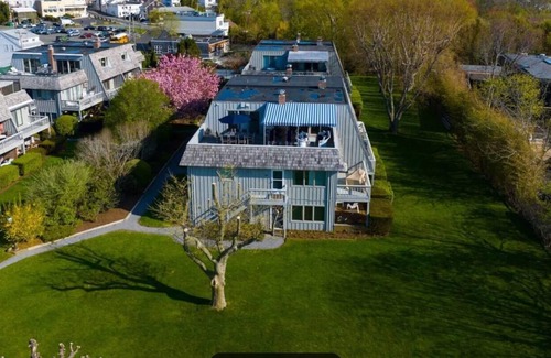 Sag Harbor Condo | Waterfront 2BR/3BA Sag Harbor Village Rooftop Penthouse