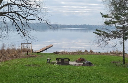 Kawartha Lakes House | Waterfront 3 bedroom cottage on Lake Scugog