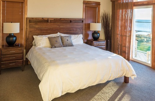 Waves Resort | Waterfront 3-Bedroom, 2.5-Bathroom Suite at REAL Watersports
