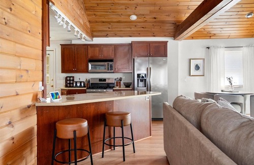 Blossvale House | Waterfront 3-Bedroom Home on Fish Creek