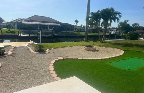 Pelican House | Waterfront 3-bedroom house in Cape Coral