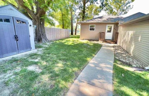 Bendena House | Waterfront 3bd House w/Sunset View & Fenced Yard