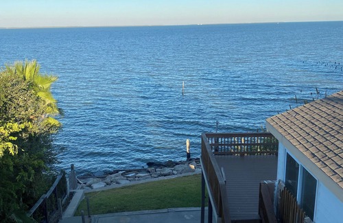 La Porte House | Waterfront 3bed/2bath with Hot Tub/Jacuzzi near Kemah Boardwalk NASA Galveston