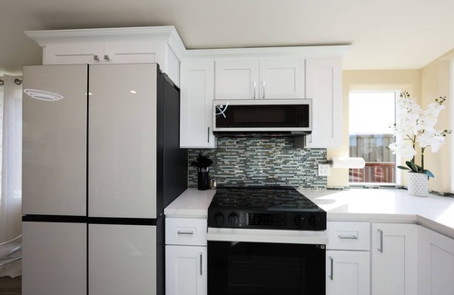 Old Town House | Waterfront 3bed and 2bath home with panoramic ocean views in Bodega Bay, CA