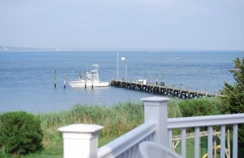 Hampton Bays House | Waterfront, 4 bedrooms, loft, den. Bay Beach, 3300 sft and 1800 sft of decks.