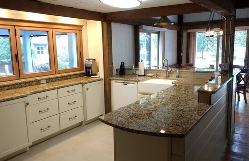 Mashpee House | Waterfront 4 Bedroom house with dock on Popponesset Island in New Seabury.