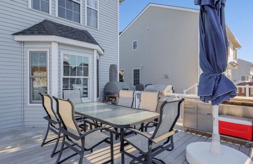 Bayville House | Waterfront 5-bedroom house w/Boat Lift & Jet Ski Docks. Short walk to beach.
