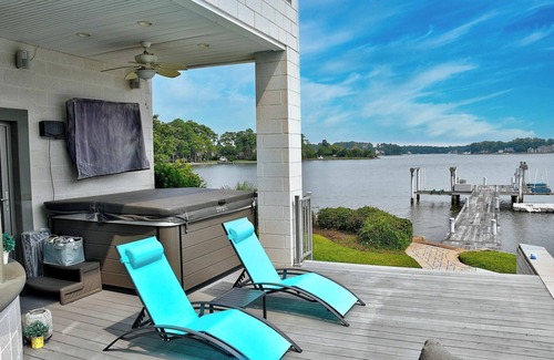 Northeast Virginia Beach Villa | Waterfront 5BR Luxury Retreat w/Pool,Chef’s Kitchen–Sleeps 14 in Virginia Beach