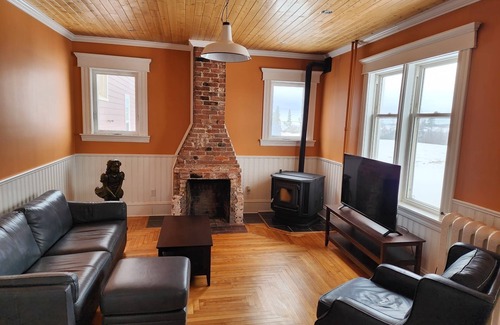 Summerside House | Waterfront 6 bedroom (8 beds) , 51/2 bath house in Summerside, Pei.