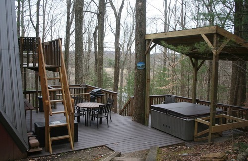 Rockbridge Cottage | Waterfront A Frame w/Private Dock, 2 Kayaks, 1 Canoe + Hot Tub!