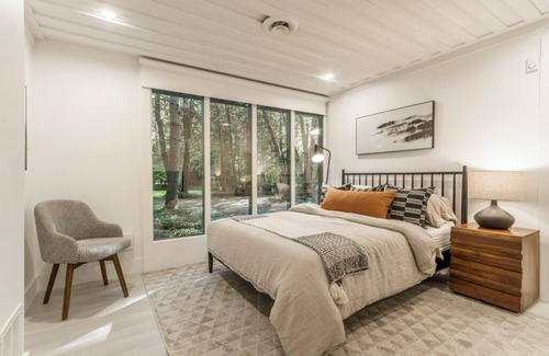 Collingwood Cottage | Waterfront All-Seasons Cottage, 15 min to Blue Mountain, Sleeps 10!