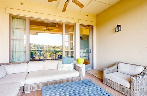 Lakeway Condo | Waterfront All-Suite w/Private Balcony – On-Site Dining, Spa & Marina