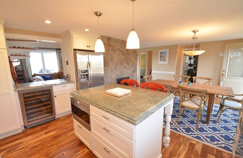 South Yarmouth House | Waterfront and Beach! Private Dock to Kayak, Fish or Boat the Cape and Islands!