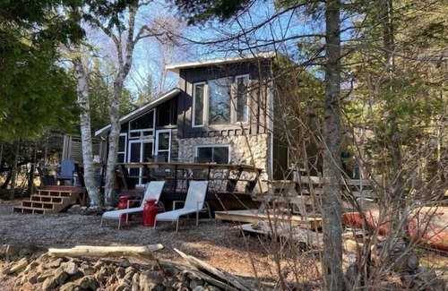 Northern Bruce Peninsula Cottage | Waterfront and woods, 3 bedroom, clean and bright. Short drive to Tobermory