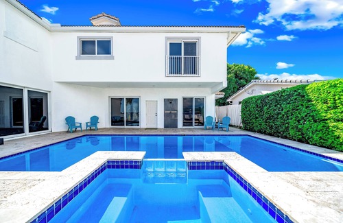 Boynton Beach House | Waterfront Antique Mansion! Heated Pool+Hot Tub!