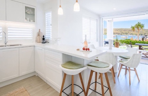 Booker Bay Apartment | Waterfront apartment, stroll to cafes, restaurants