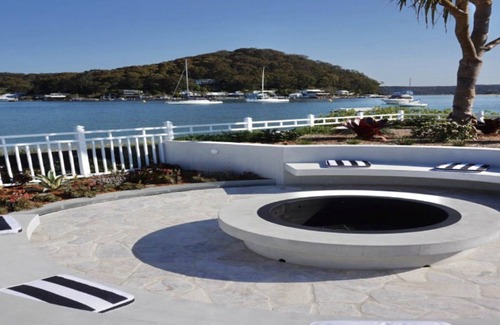 Booker Bay Apartment | Waterfront apartment, stroll to cafes, restaurants