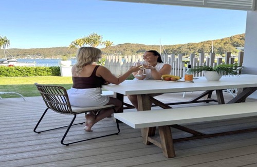 Booker Bay Apartment | Waterfront apartment, stroll to cafes, restaurants