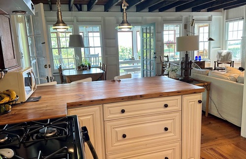 Cutchogue Cottage | Waterfront Beach Cottage on Peconic Bay, Cutchogue, NY