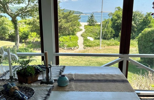 Cutchogue Cottage | Waterfront Beach Cottage on Peconic Bay, Cutchogue, NY