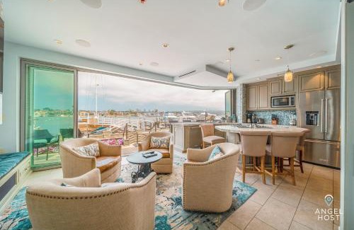 Balboa Peninsula House | Waterfront Beach House on Newport Bay with Hot Tub