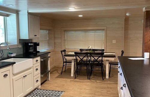 Zavalla House | Waterfront beauty on Lake Sam Rayburn!