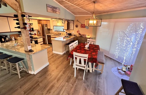 Crystal River House | Waterfront Beauty w/floating dock & kayaks