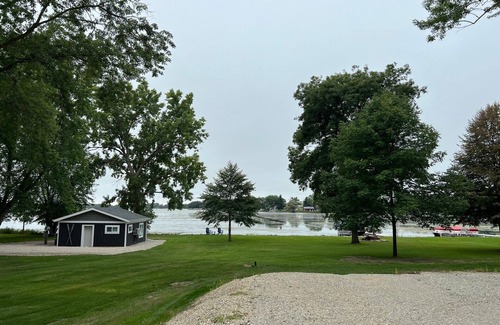 Fox Lake House | Waterfront Bliss!