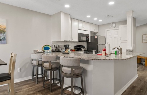 Thomas Drive Condo | Waterfront boat dock,very close to beach, pool, tennis courts, and sauna.