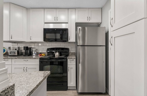 Thomas Drive Condo | Waterfront boat dock,very close to beach, pool, tennis courts, and sauna.