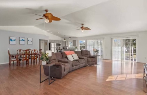 Leesburg Apartment | Waterfront, Boat Launch, King Bed w/en suite bath