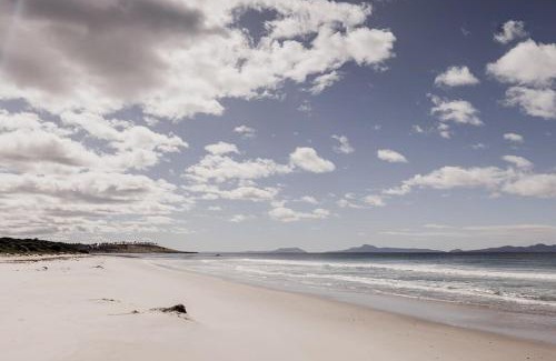 Glamorgan-spring Bay Council House | Waterfront Boltons Beach Cottages
