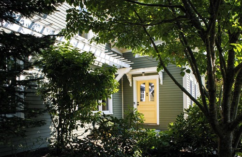 Waldoboro House | Waterfront, Breathtaking Views, Patio Fireplace, Chefs Kitchen, HGTV remodel