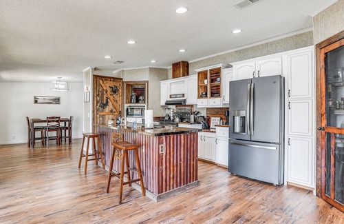 Negreet House | Waterfront ‘Buster's Place on Hickory’ w/Fire Pit