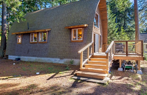 Roche Harbor Cabin | Waterfront Cabin near Roche Harbor! (Elephant House)