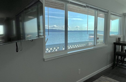 Camano Island Cottage | Waterfront Cabin on Camano Island with hot tub and outdoor patio.