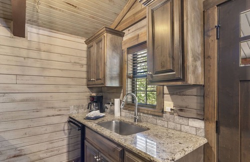 Indian Point Villa | Waterfront Cabin on Table Rock Lake - Indian Point (C09)