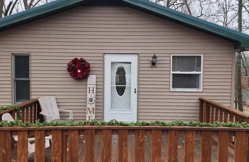 Ozark Cabin | Waterfront cabin on the beautiful Lake of Egypt!