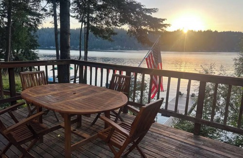 Hayden Cabin | Waterfront Cabin~Private Beach with Dock~Kayaks~Lakeside Deck~Great Fishing!