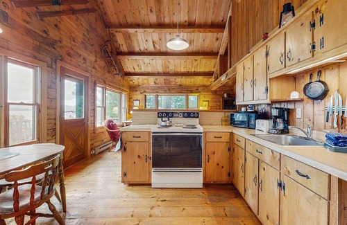 Beaver Cove Cabin | Waterfront cabin with amazing views from the deck & lake access
