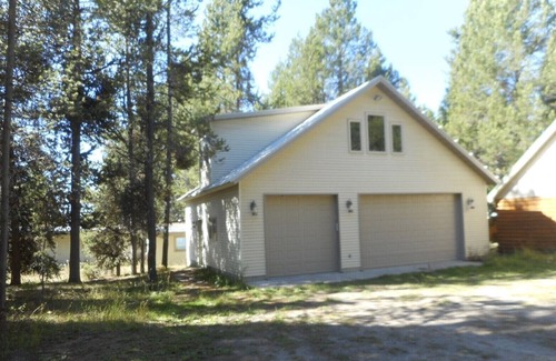 Island Park Cabin | WATERFRONT Cabin With Dock in Island Park - 35 Min To Yellowstone - Bills Island