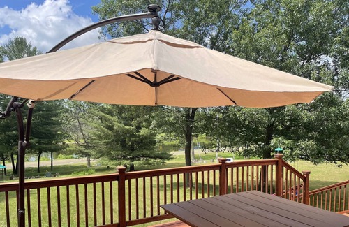 Poynette Cabin | Waterfront cabin with hot tub