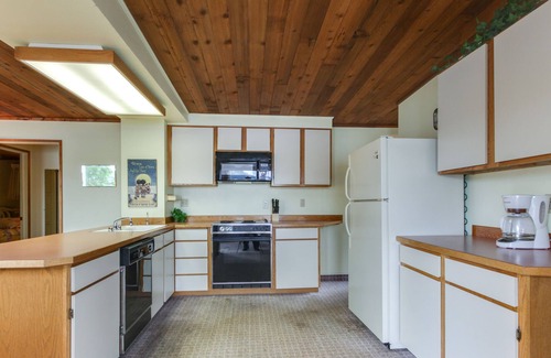 Worley Cabin | Waterfront cabin with large deck, fishing dock, & private beach