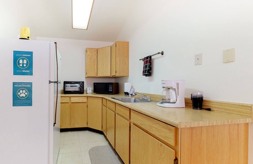 Carbondale Cabin | Waterfront cabins next to nature preserve - private hot tub & river views