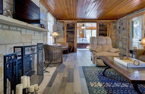 Rocky Ridge House | Waterfront Cabins on Lake Travis - Deep Cove