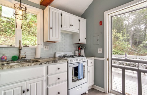 Mashpee Cottage | Waterfront Cape Cod Cottage on Peter's Pond