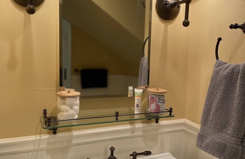Rumson Cottage | Waterfront carriage house Navesink - Sandy Hook Beach - Hartshorne Woods