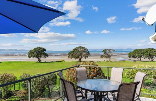 Snells Beach House | Waterfront Charm - Snells Beach Holiday Home