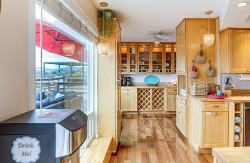 Upper Lake House | Waterfront Clear Lake Home w/Game Room & Deck!