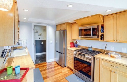 Upper Lake House | Waterfront Clear Lake Home w/Game Room & Deck!